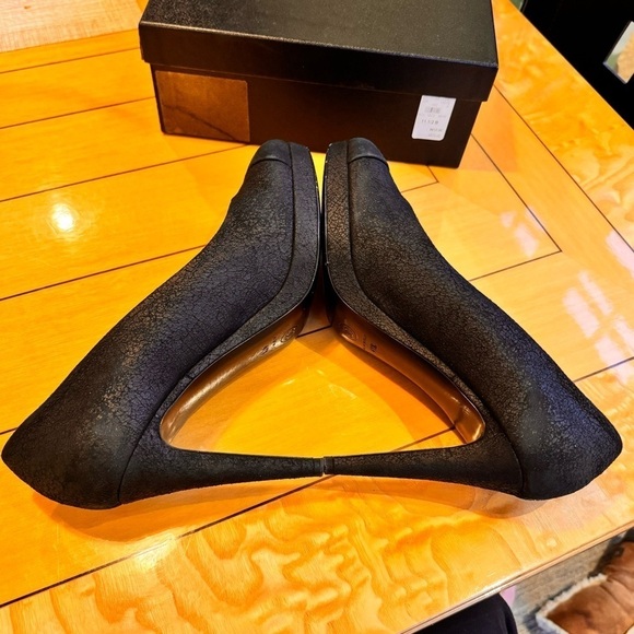 CHANEL CC interlocking black suede leather textured pumps heels sz 41.5 w box - Picture 7 of 16